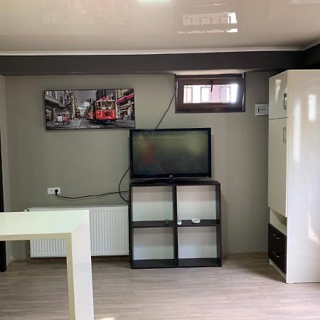 Art Hole Bed & Breakfast Kutaisi Exterior photo