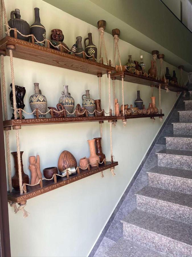 Art Hole Bed & Breakfast Kutaisi Exterior photo