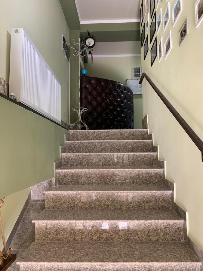 Art Hole Bed & Breakfast Kutaisi Exterior photo